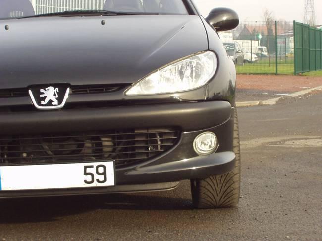 petit zoom sur l'entr&eacute;e (il me reste encore a mettre une grille mais il faut d&eacute;ponter le pare choc complet!)
